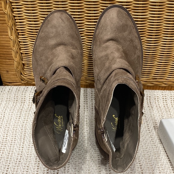 Wanted Faux Suede Ankle Booties With Golden Buckles ! - Picture 9 of 10